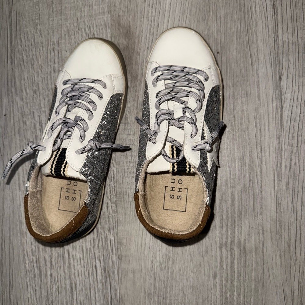Stylish Kids' Glitter Sneakers - White and Silver